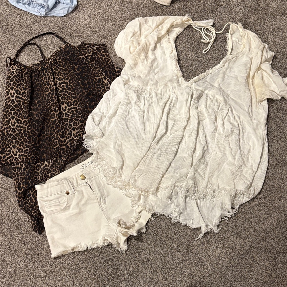 Women’s Cream Gauze V-Neck Peasant Top